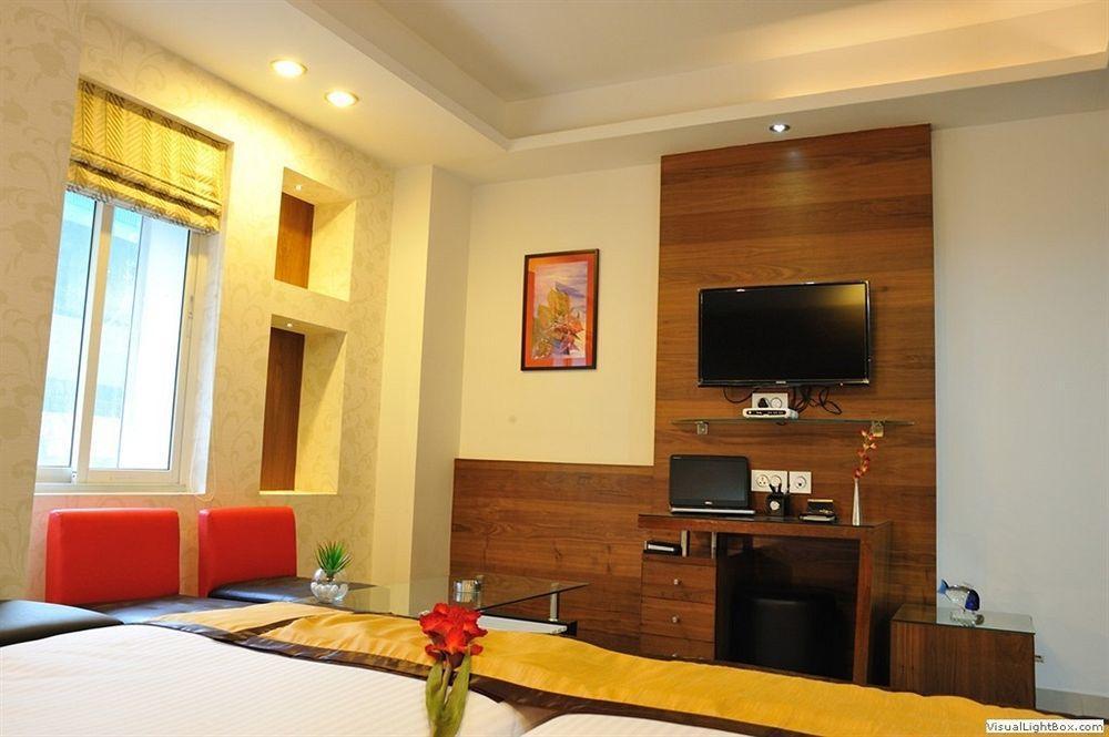 Hotel Niharika Kalkutta Exterior foto