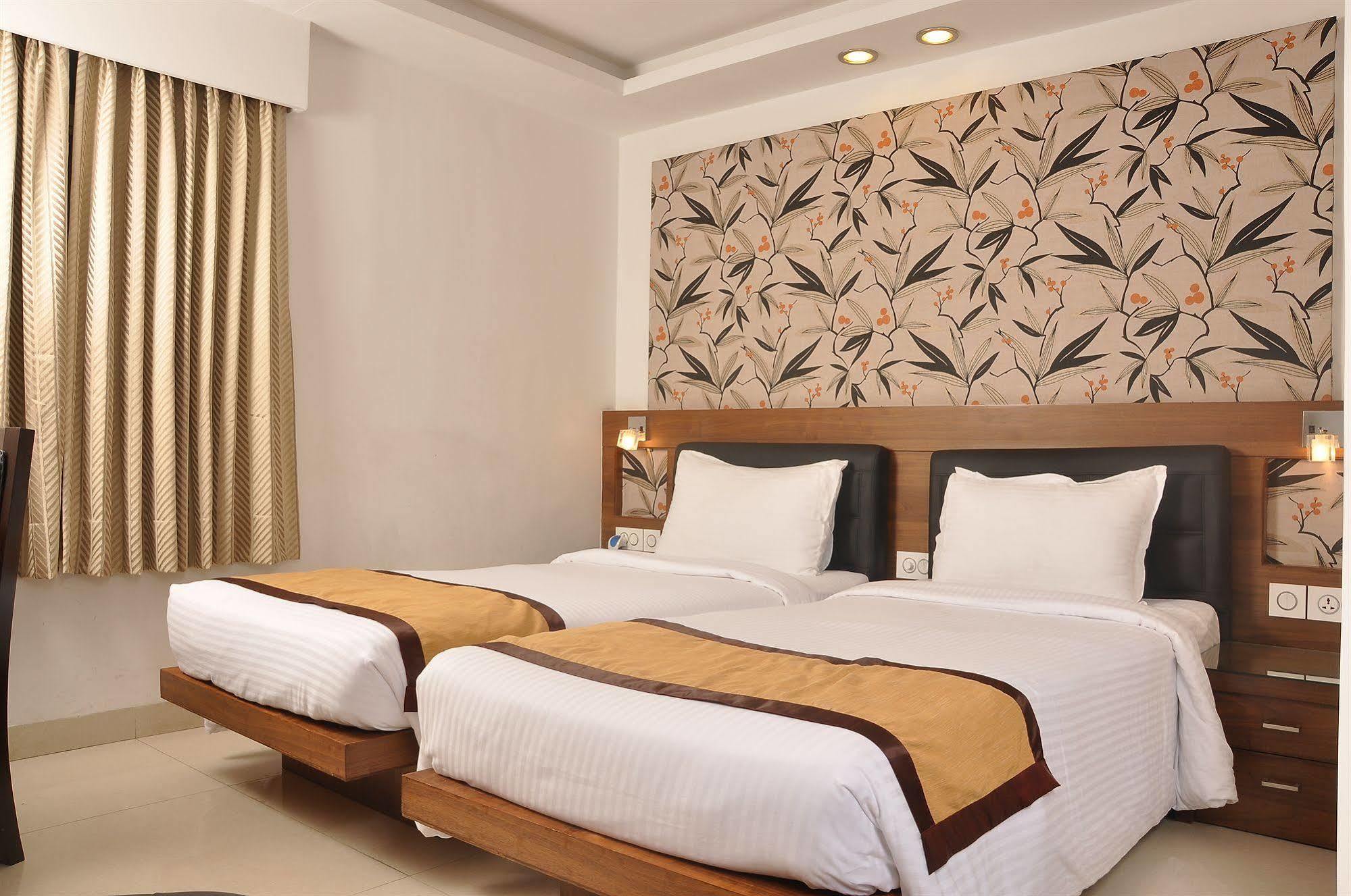 Hotel Niharika Kalkutta Exterior foto