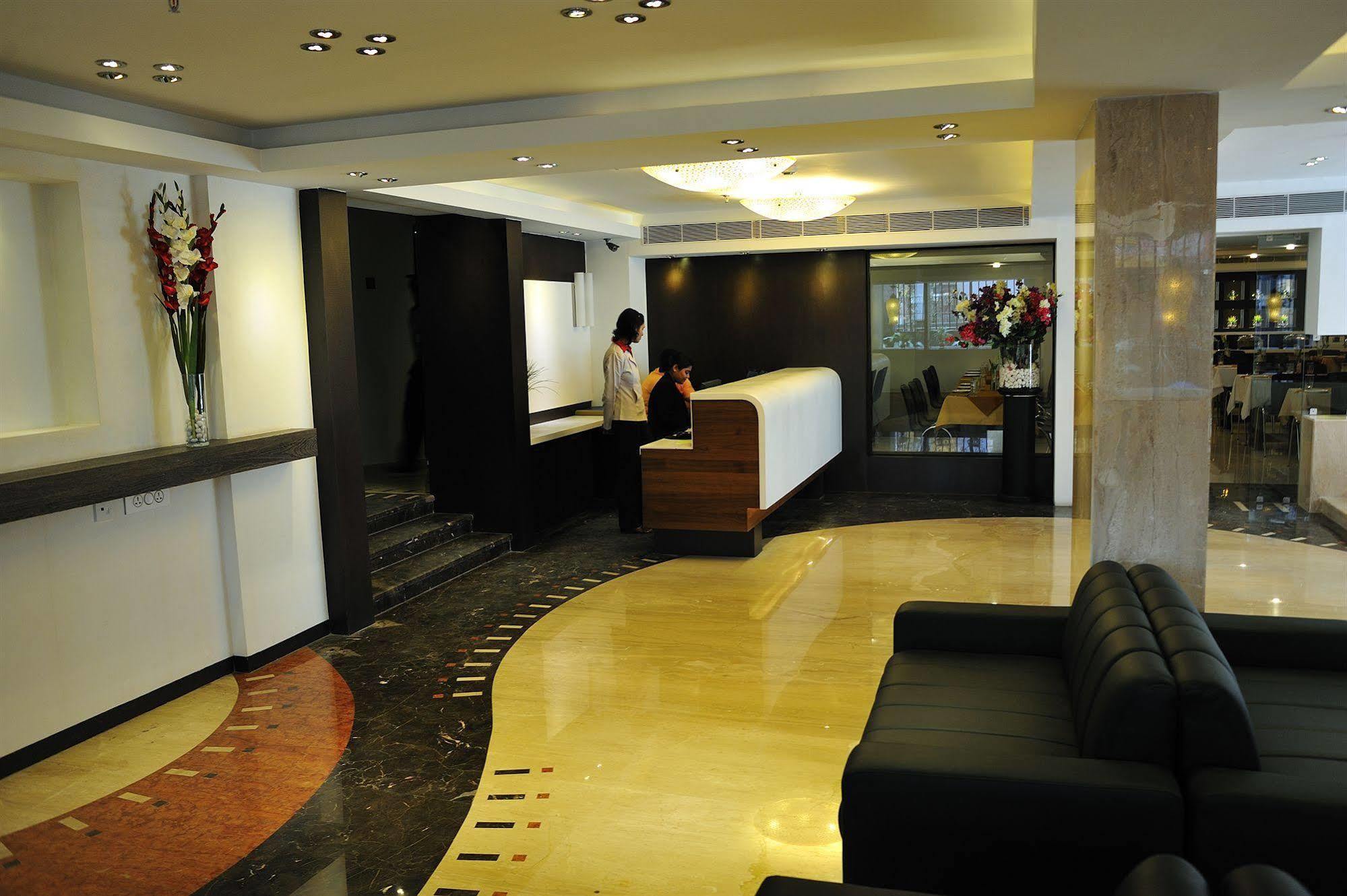 Hotel Niharika Kalkutta Exterior foto