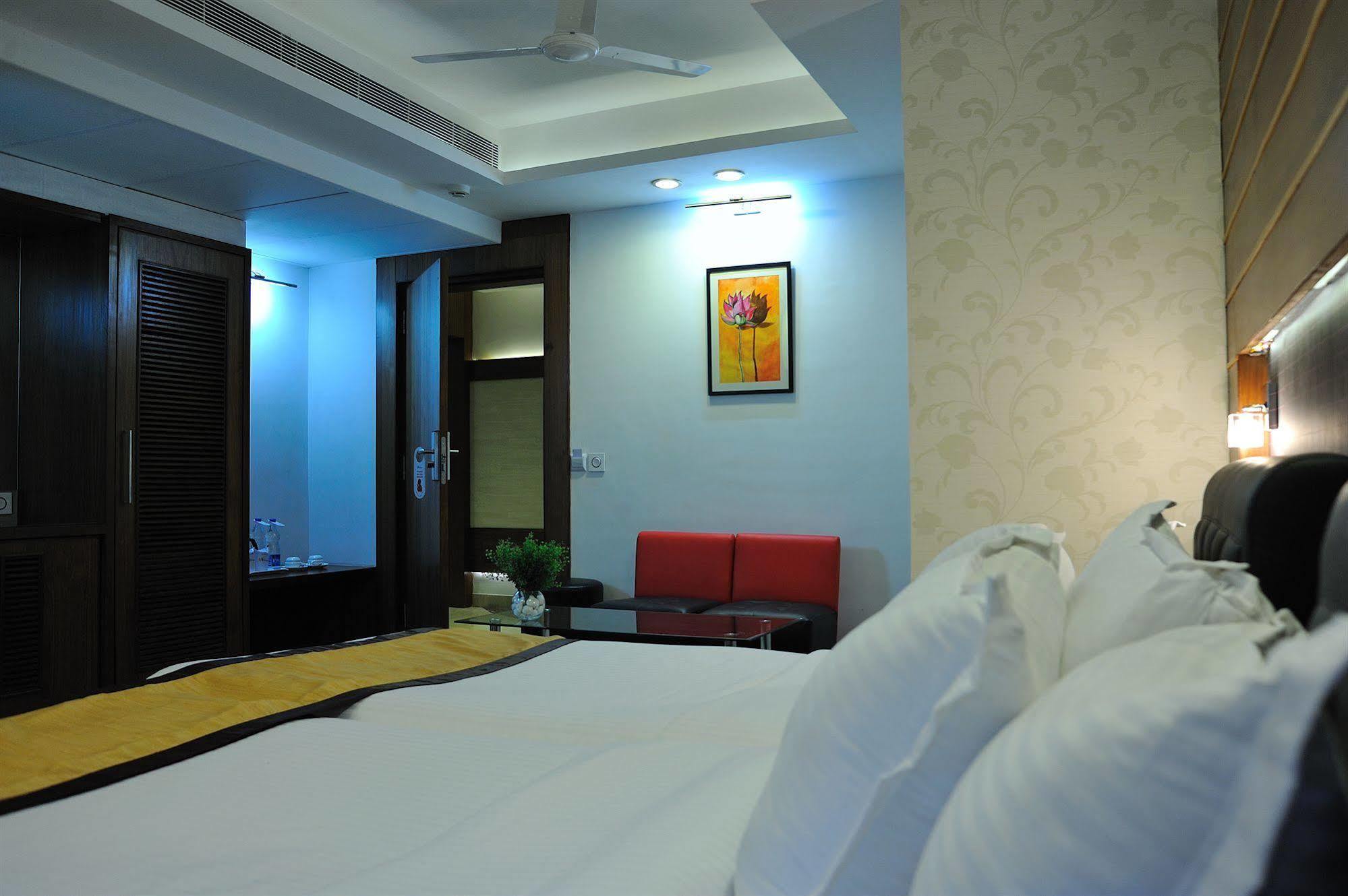 Hotel Niharika Kalkutta Exterior foto