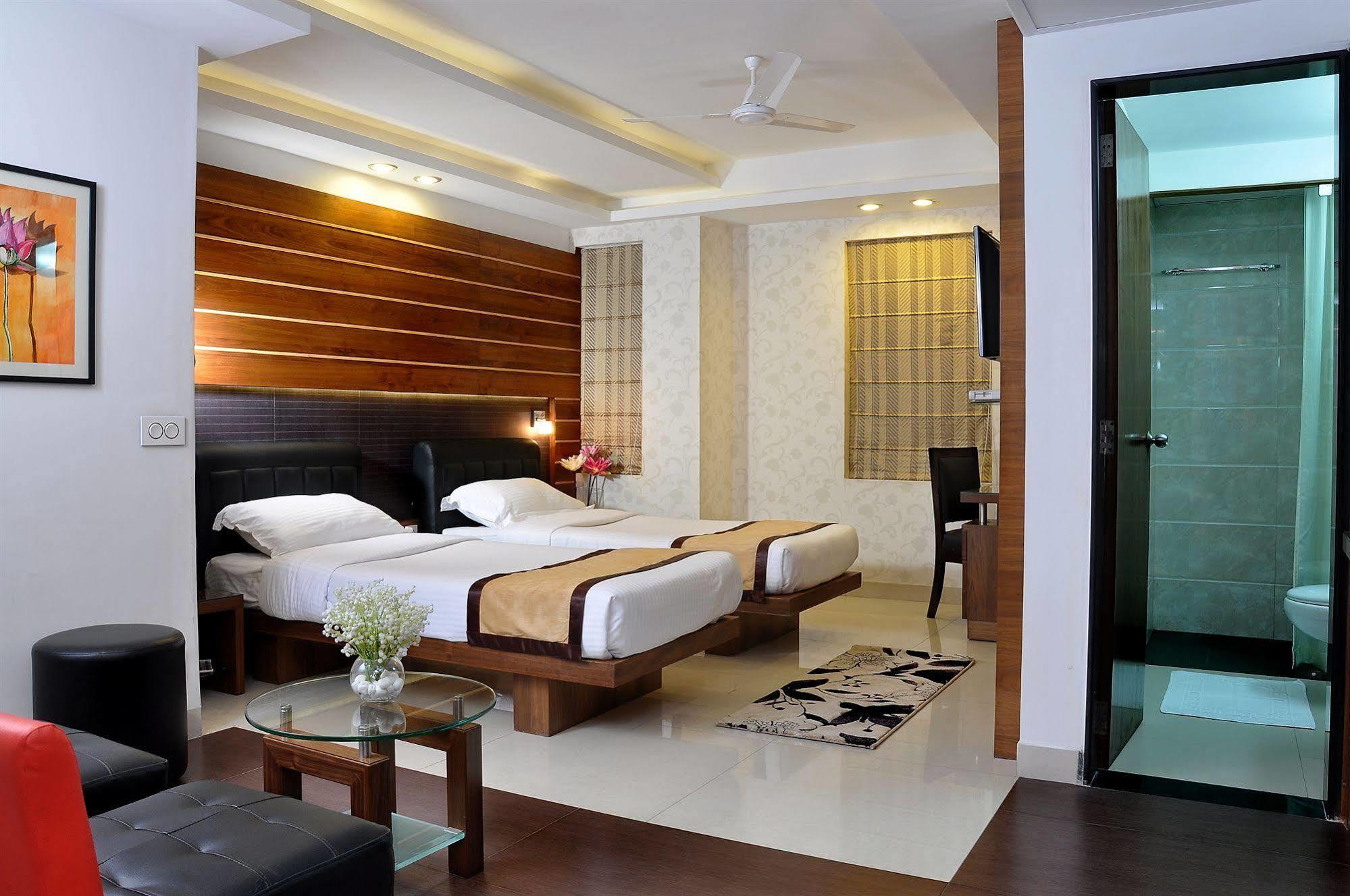 Hotel Niharika Kalkutta Exterior foto