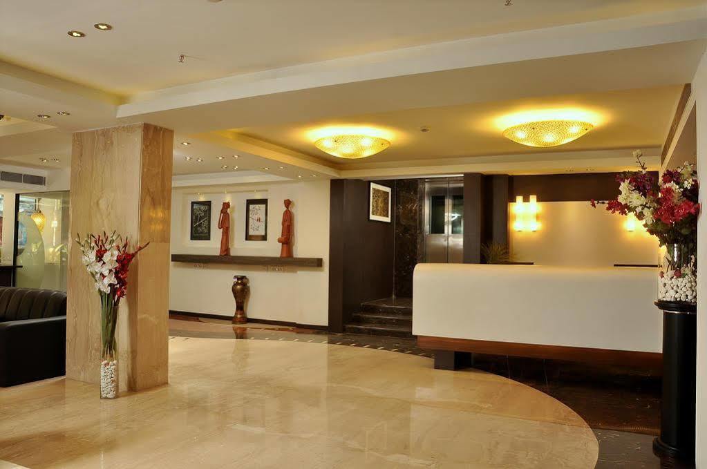 Hotel Niharika Kalkutta Exterior foto